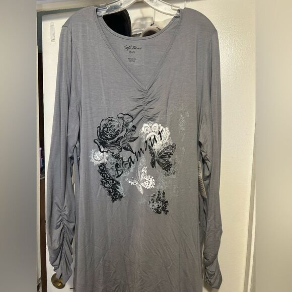 NWT Gray Graphic Blouse with Black Floral Design - Picture 2 of 10